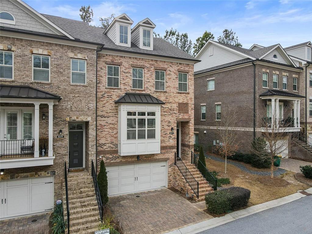 827 Canterbury Overlook NE