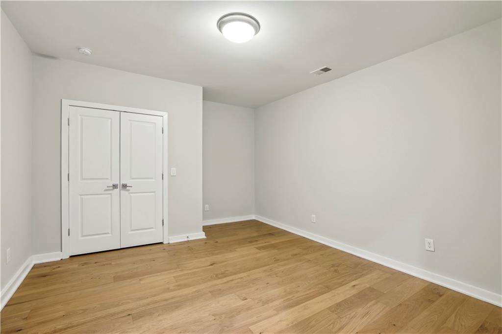 827 Canterbury Overlook NE