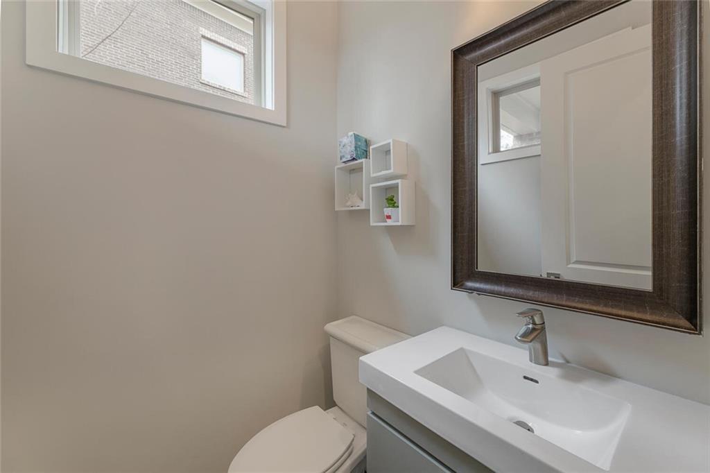 827 Canterbury Overlook NE