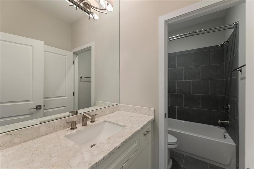 827 Canterbury Overlook NE