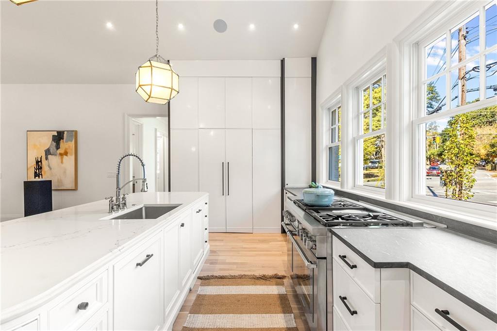 1323 N Highland Avenue NE