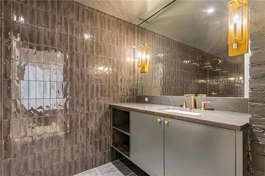 1323 N Highland Avenue NE