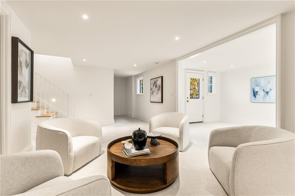 1323 N Highland Avenue NE