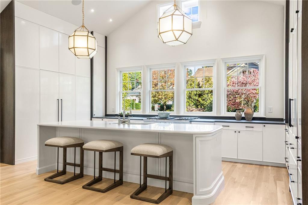 1323 N Highland Avenue NE