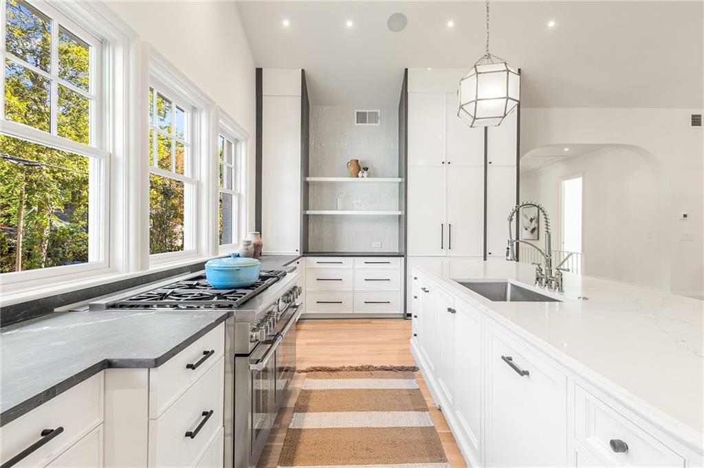 1323 N Highland Avenue NE