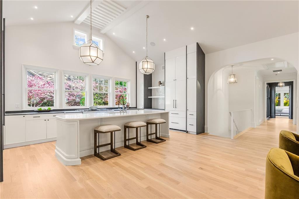 1323 N Highland Avenue NE