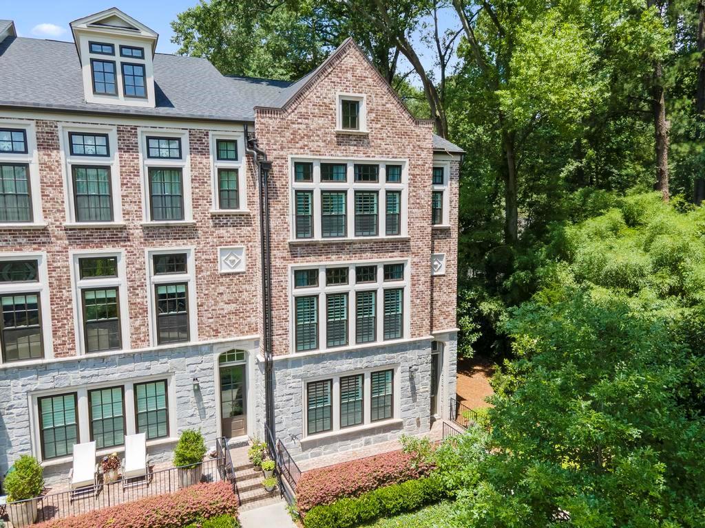 226 Devin Place NE