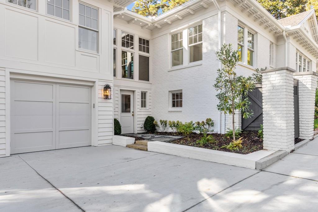 1323 N Highland Avenue NE