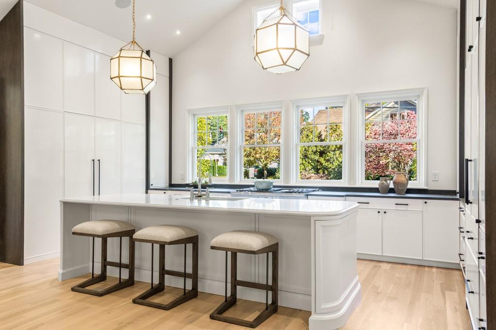 1323 N Highland Avenue NE