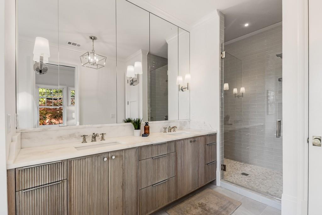 1323 N Highland Avenue NE