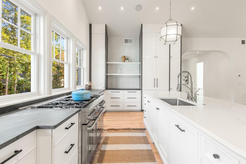 1323 N Highland Avenue NE