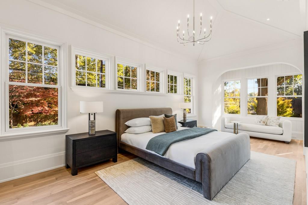 1323 N Highland Avenue NE