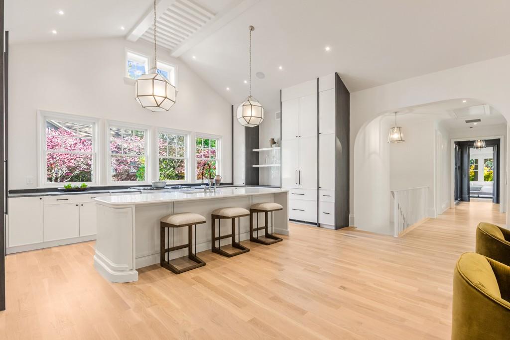 1323 N Highland Avenue NE