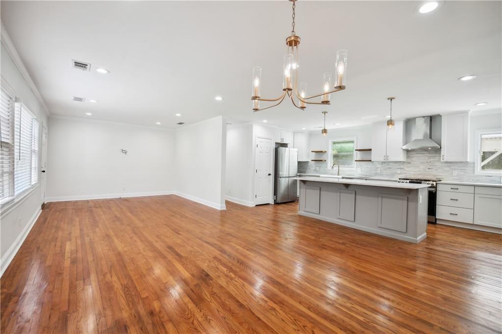 1249 Goodwin NE
