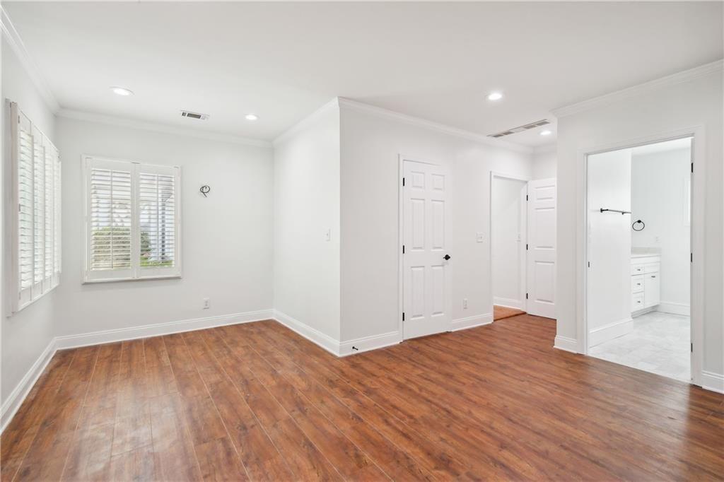 1249 Goodwin NE