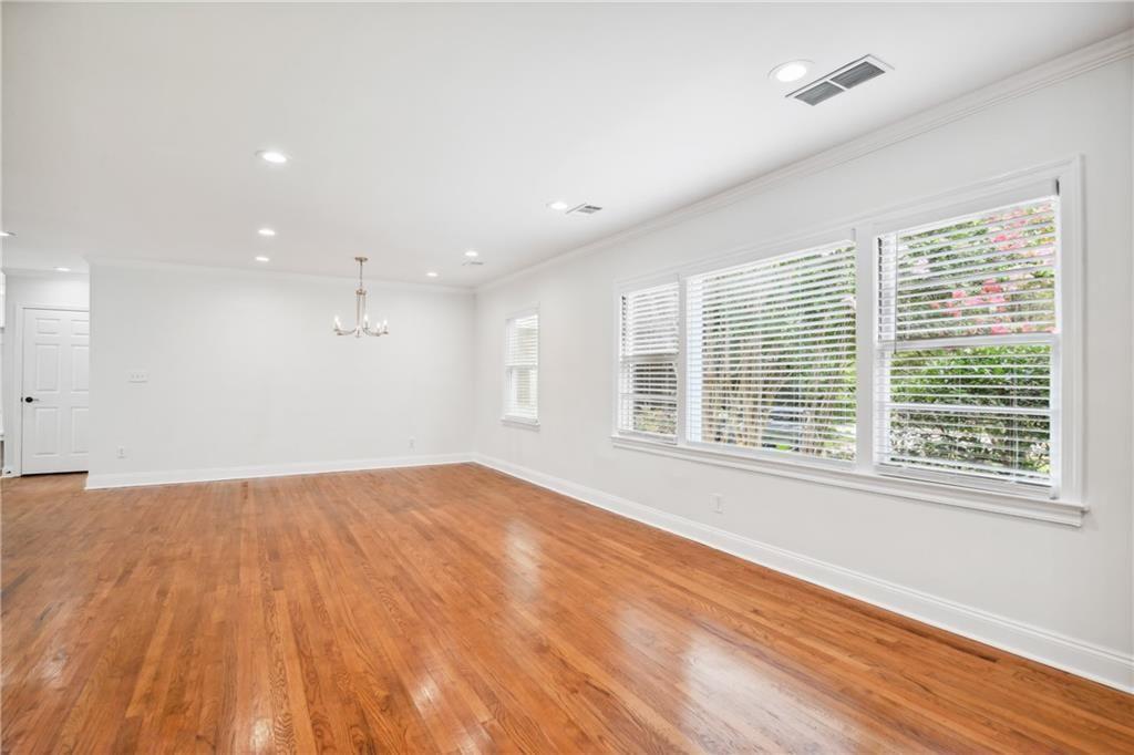 1249 Goodwin NE