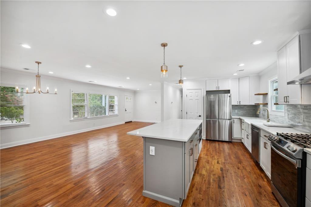 1249 Goodwin NE