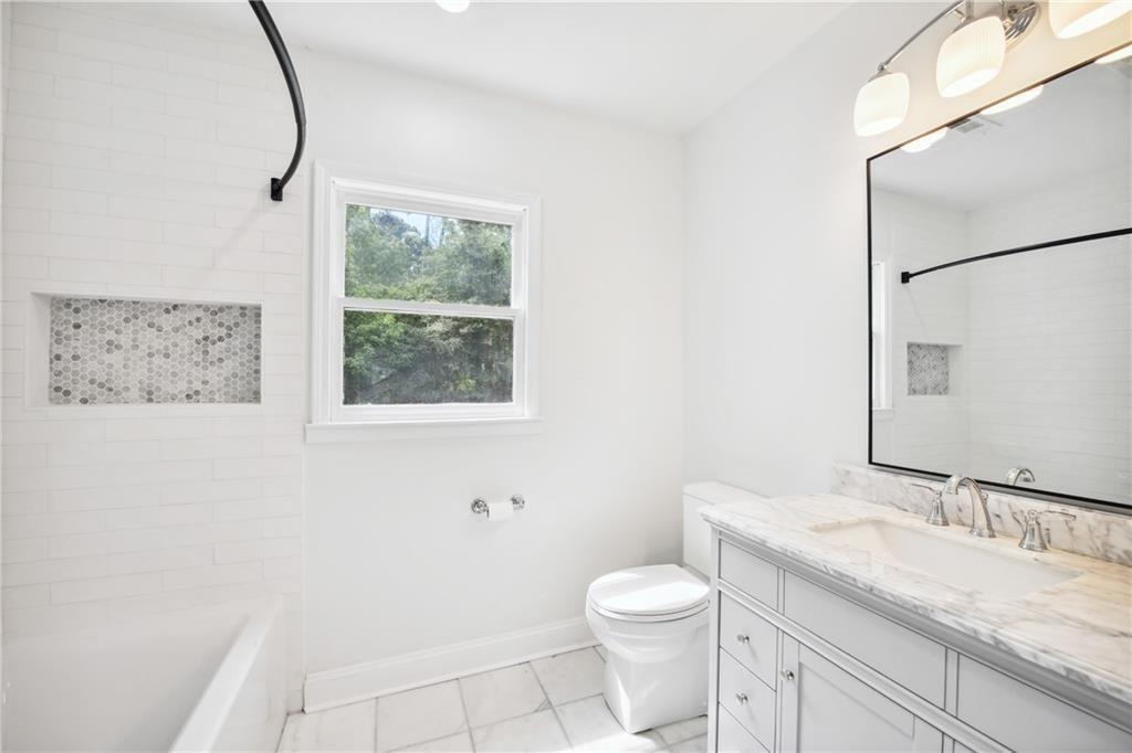 1249 Goodwin NE