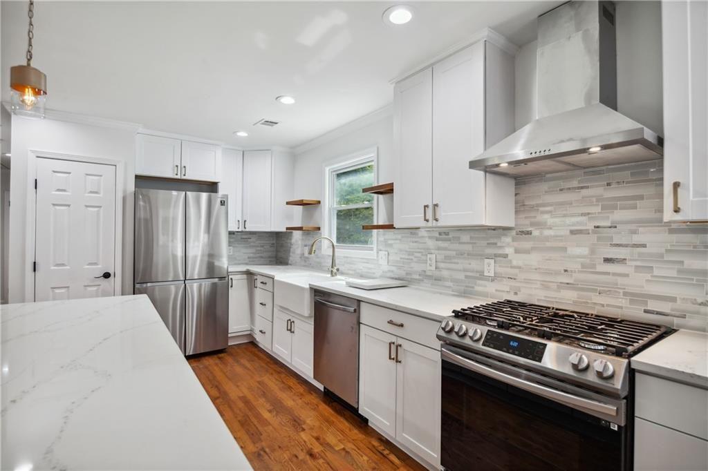 1249 Goodwin NE