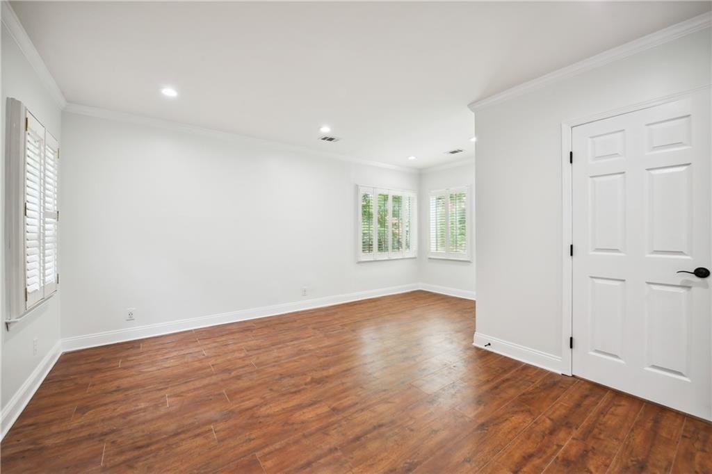 1249 Goodwin NE