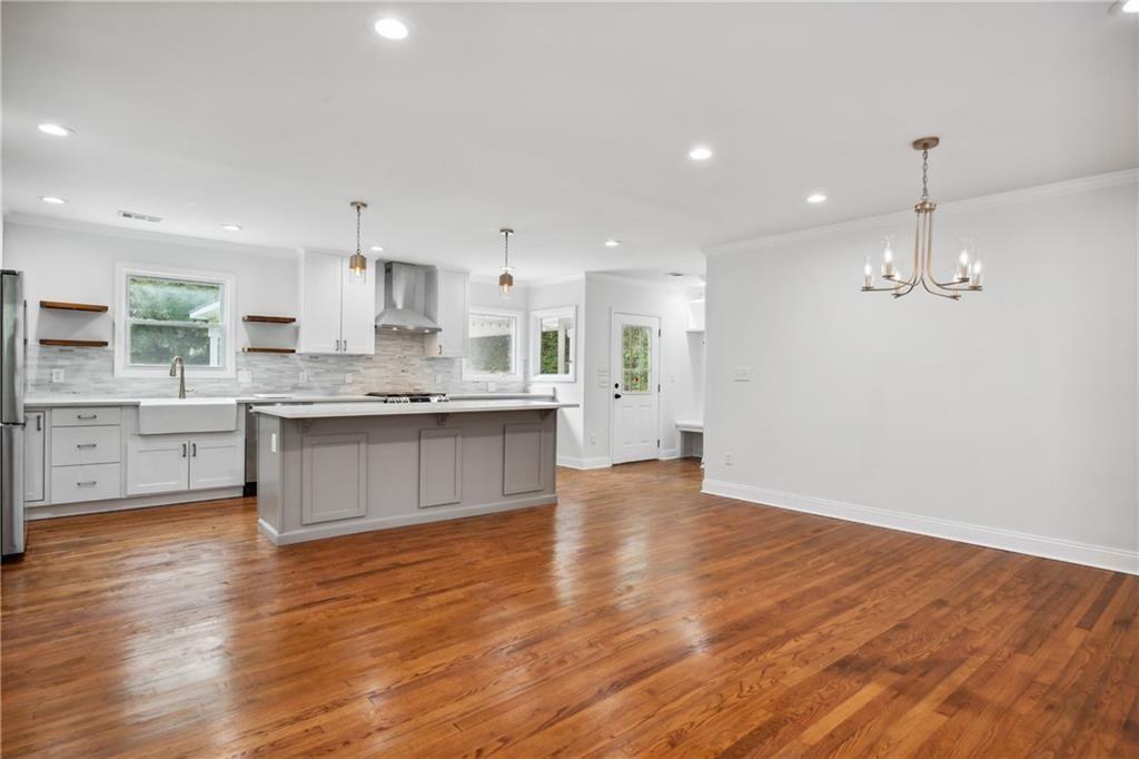 1249 Goodwin NE