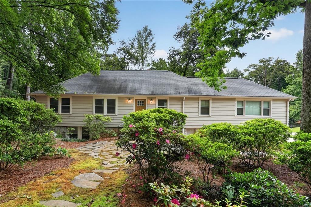 1220 Roxboro Drive NE