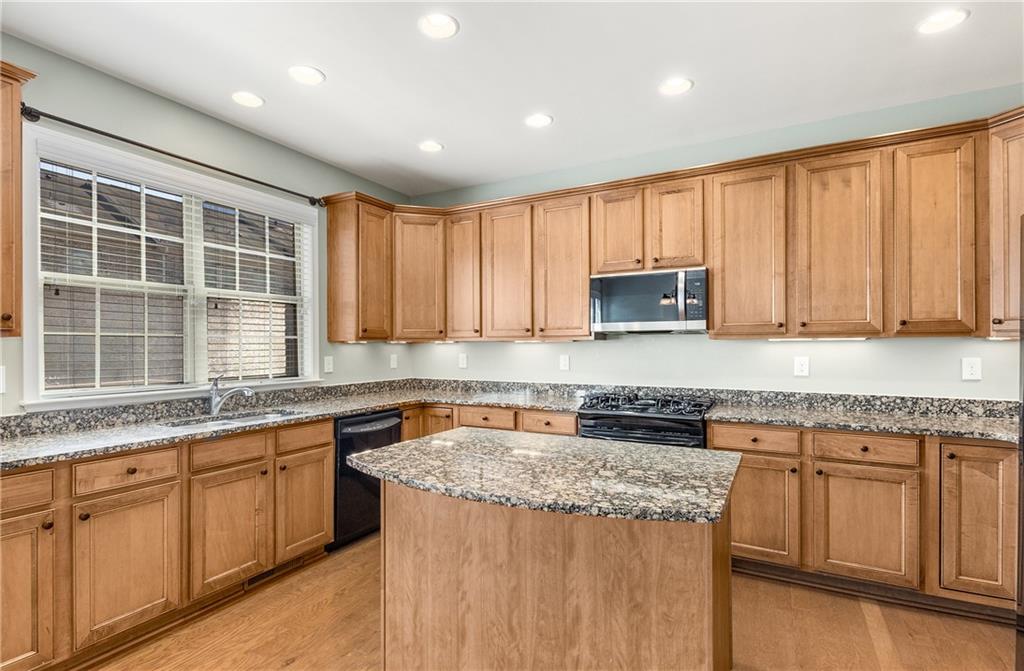 1035 E Paces Lane NE