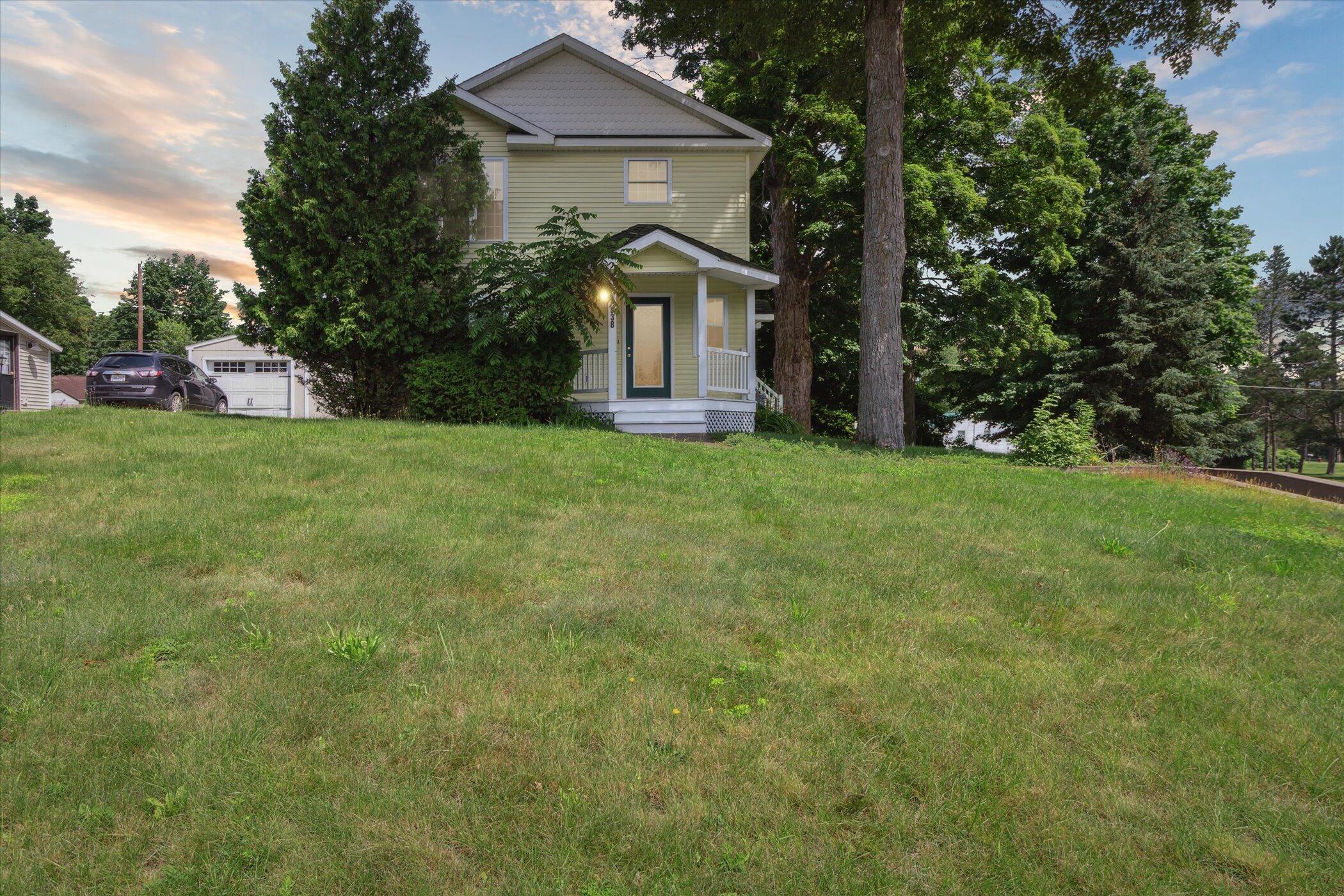 538 W Upton