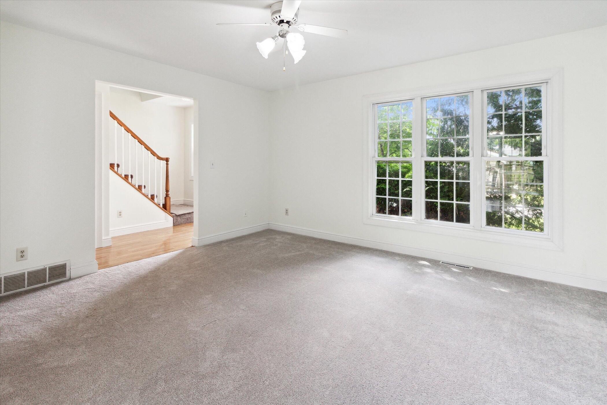 538 W Upton