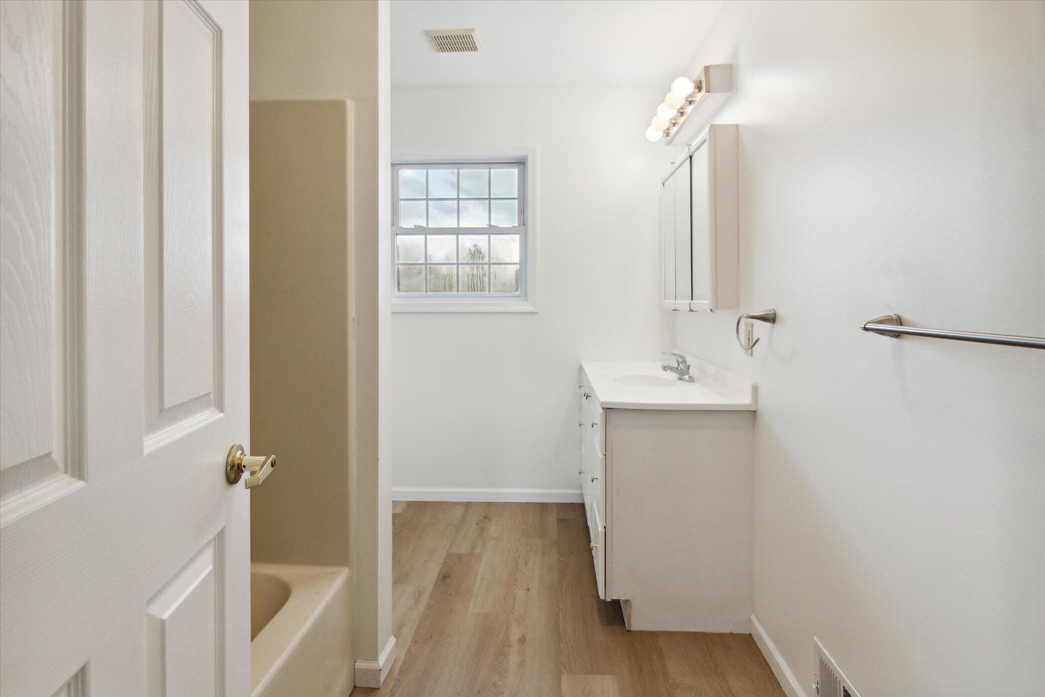 538 W Upton