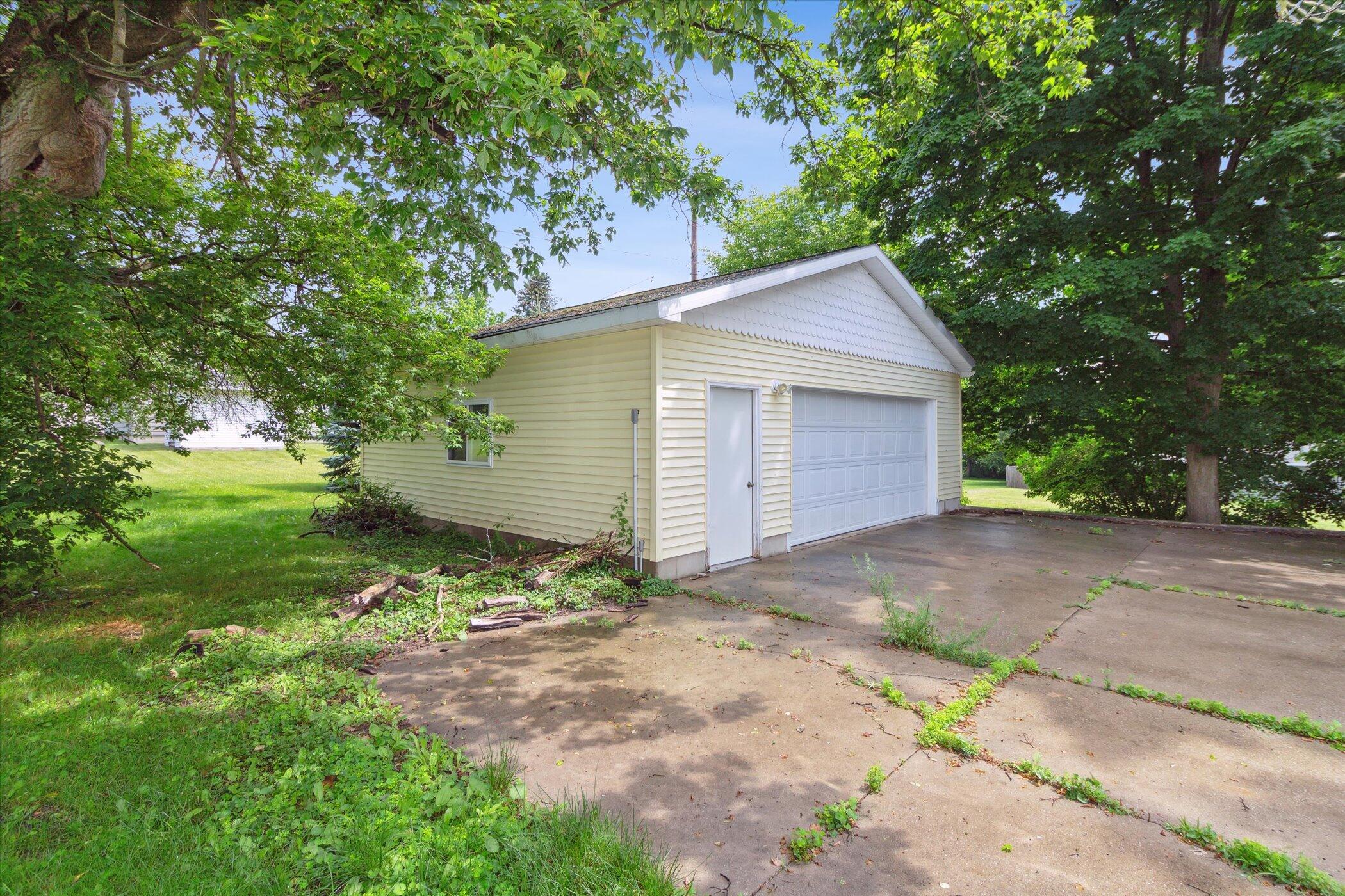 538 W Upton