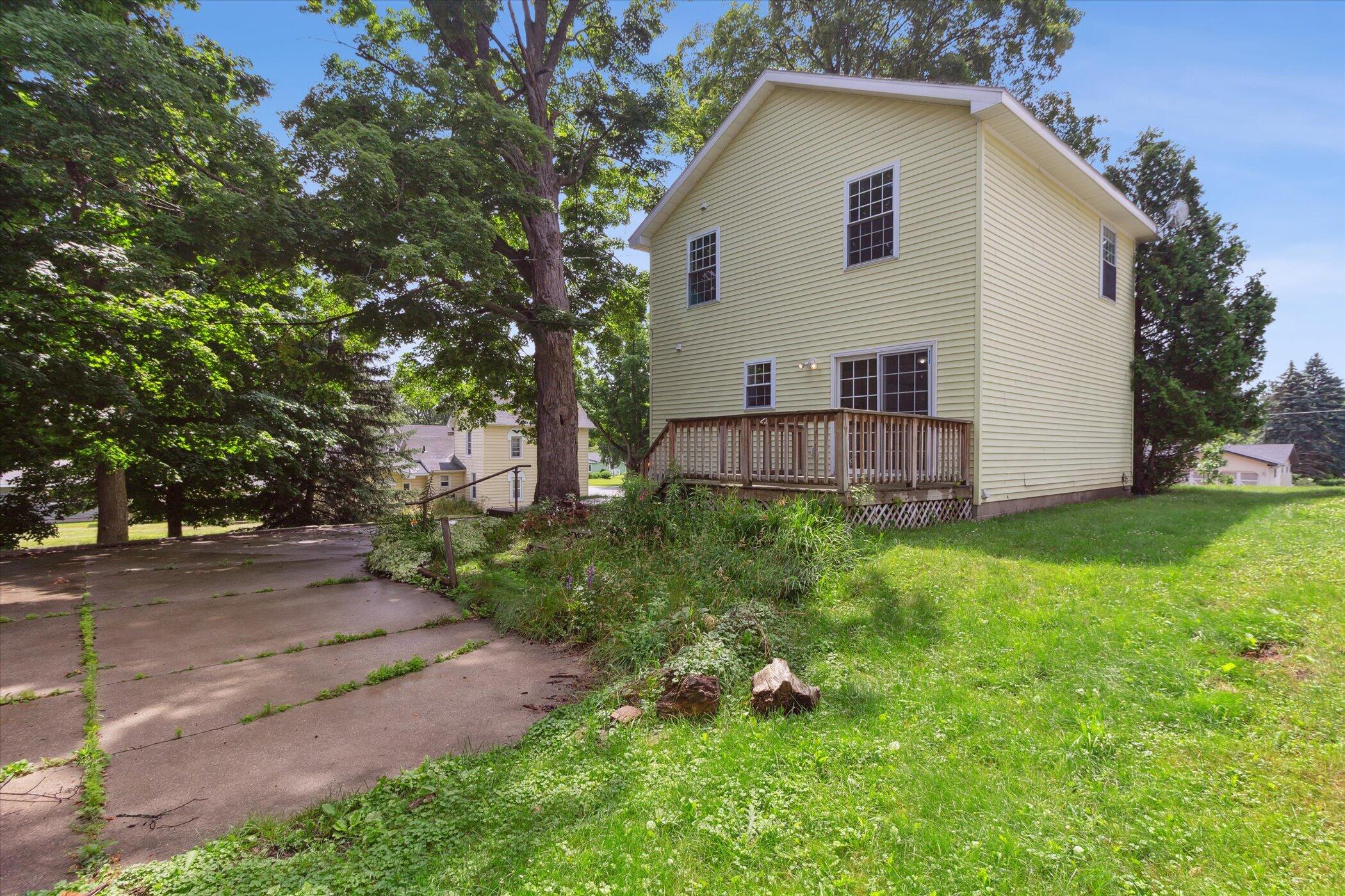 538 W Upton