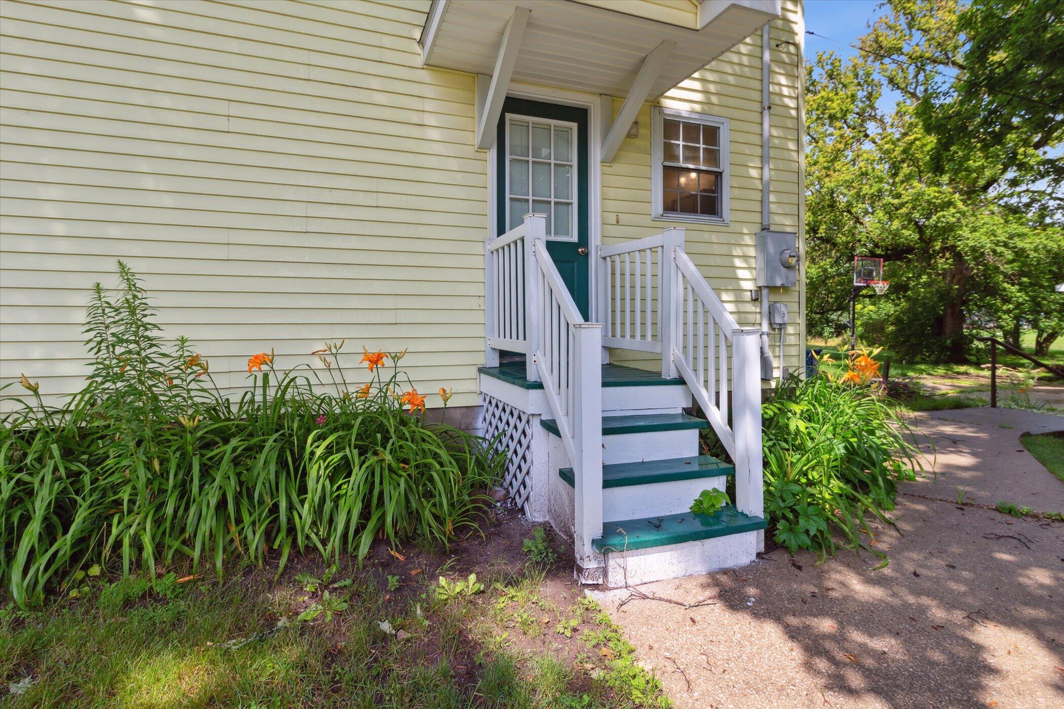 538 W Upton