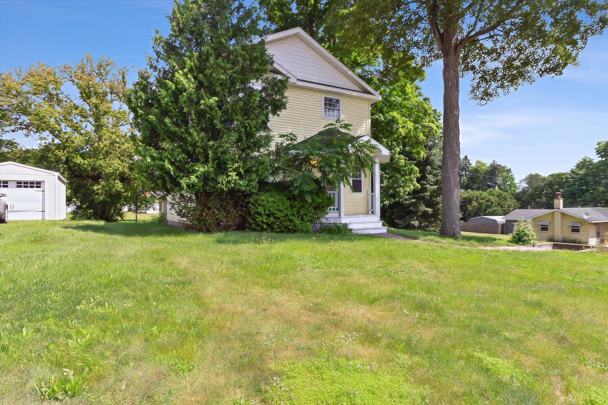538 W Upton