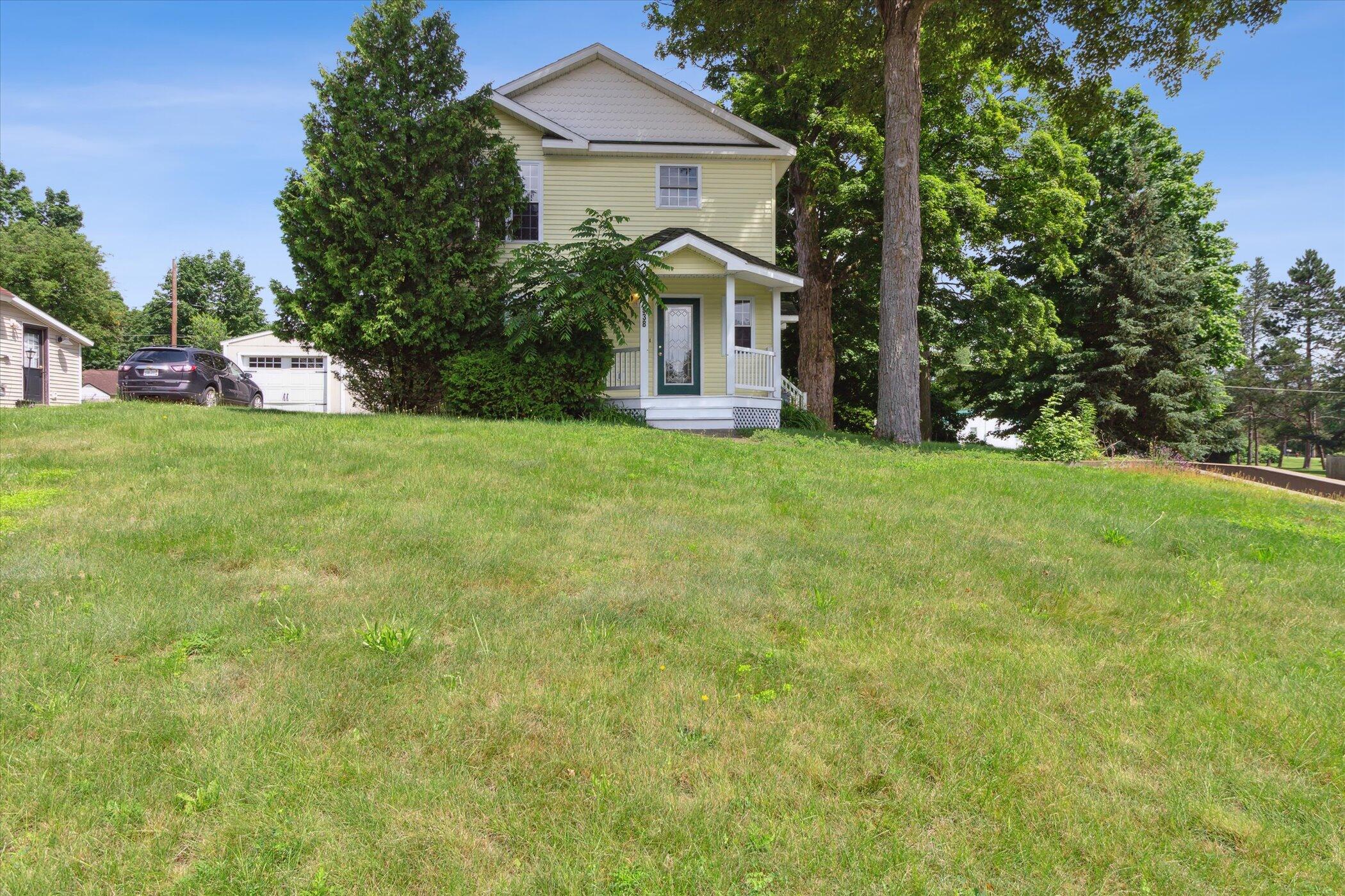 538 W Upton