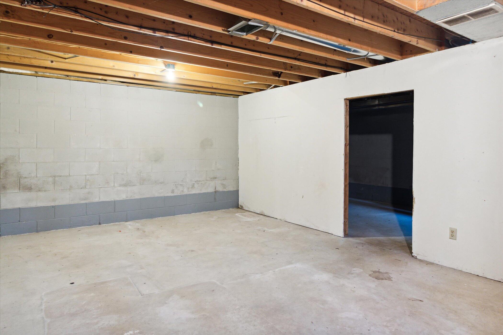 538 W Upton