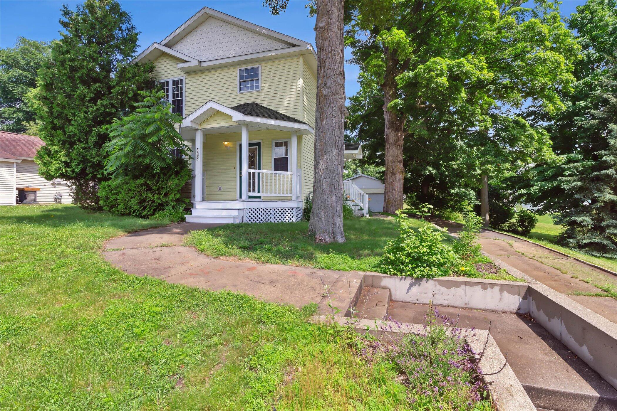 538 W Upton