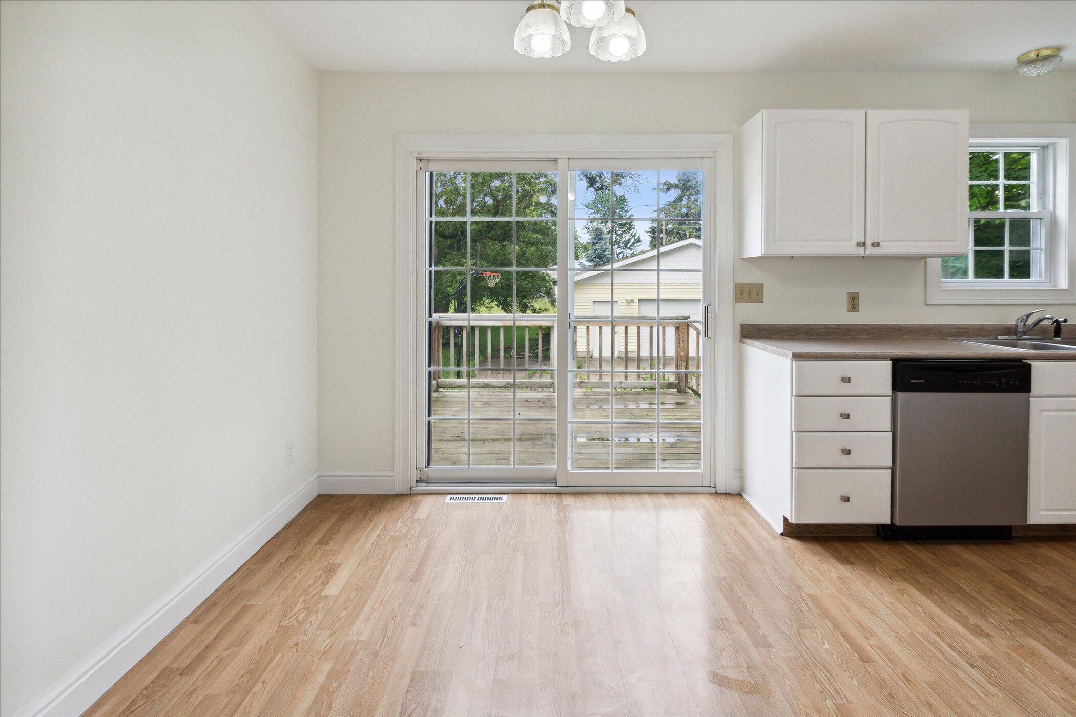 538 W Upton
