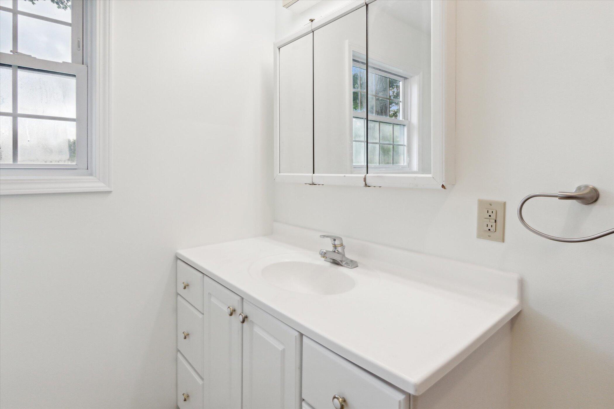 538 W Upton