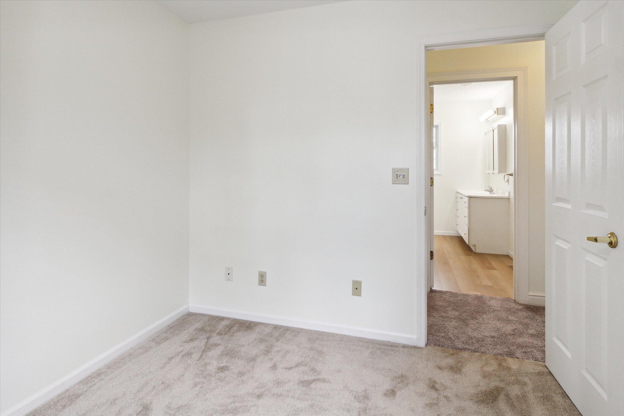 538 W Upton
