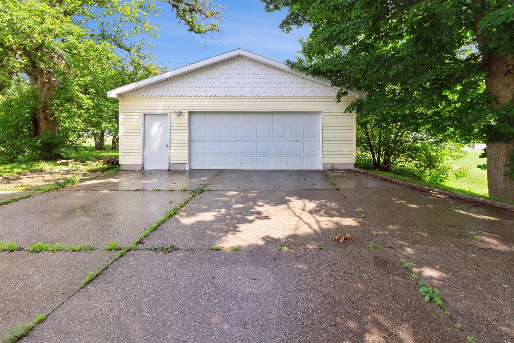 538 W Upton