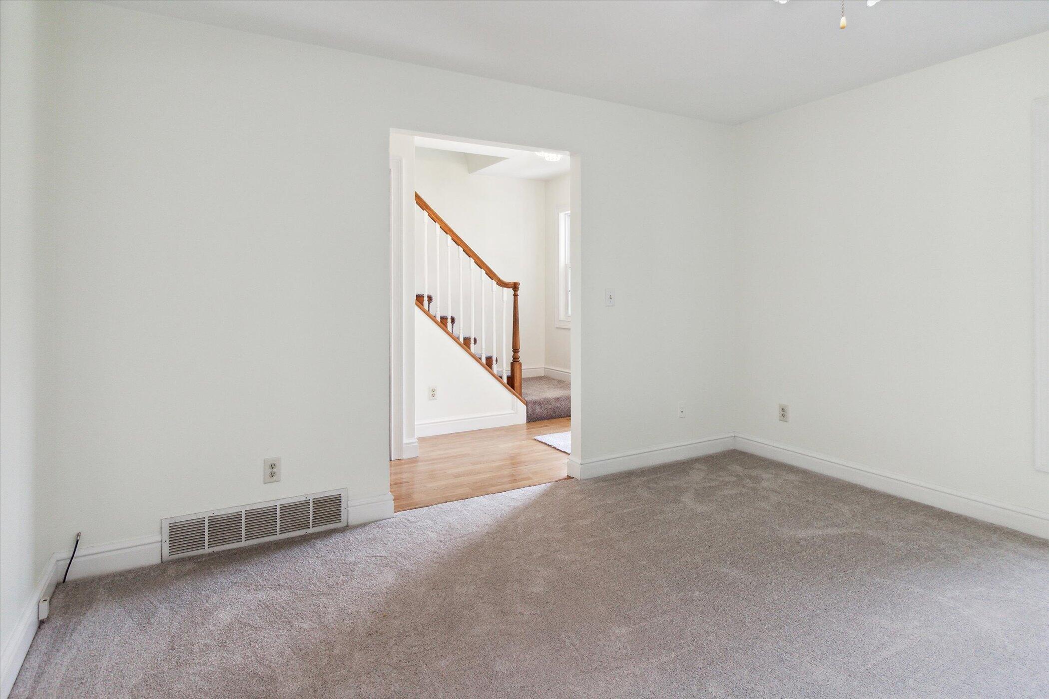 538 W Upton