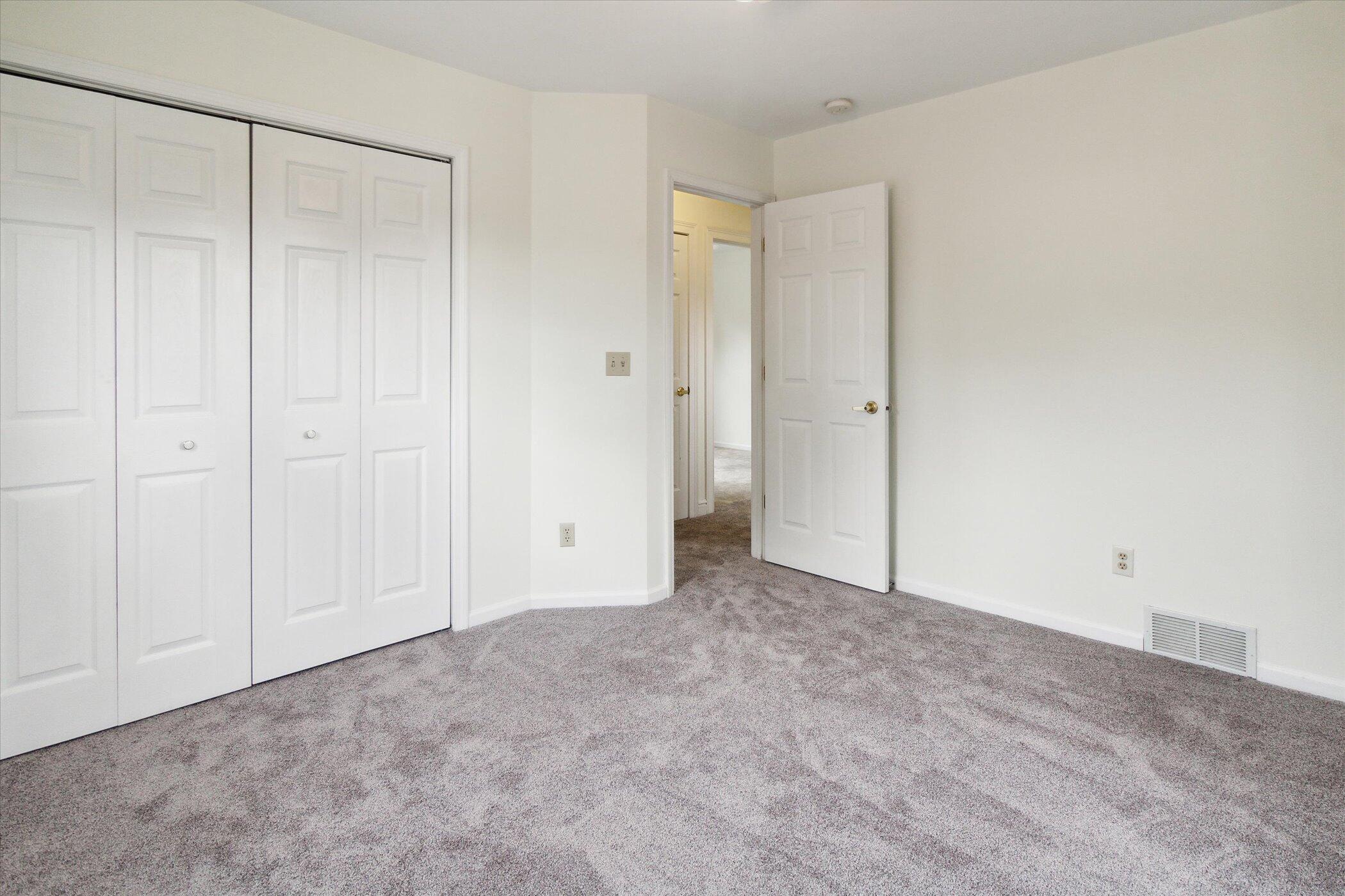 538 W Upton