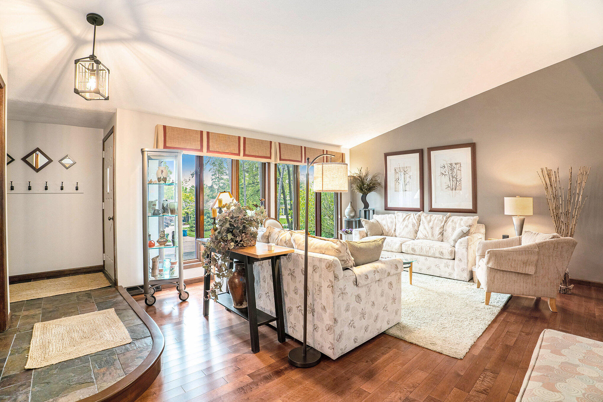 5751 Arroyo Vista Drive NE