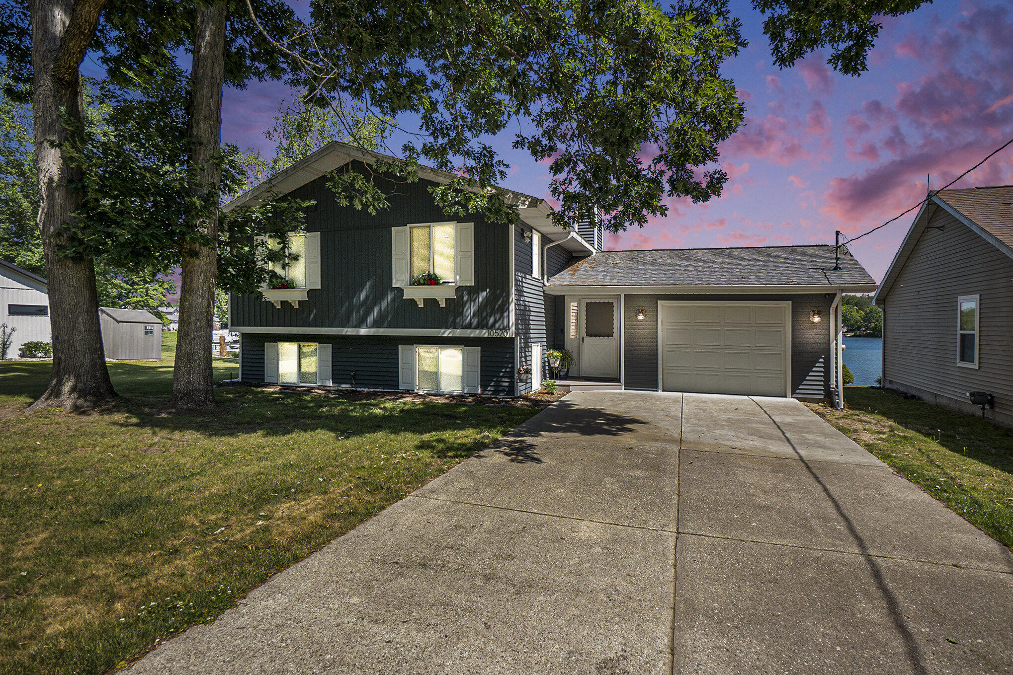 10520 Maple Crossing
