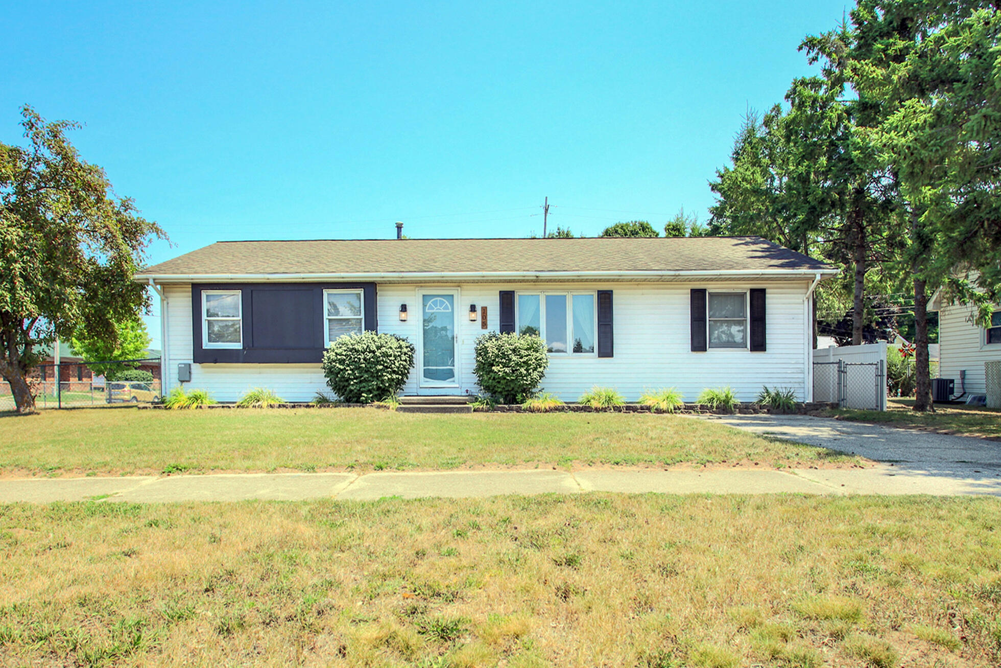105 S DeKraft Avenue