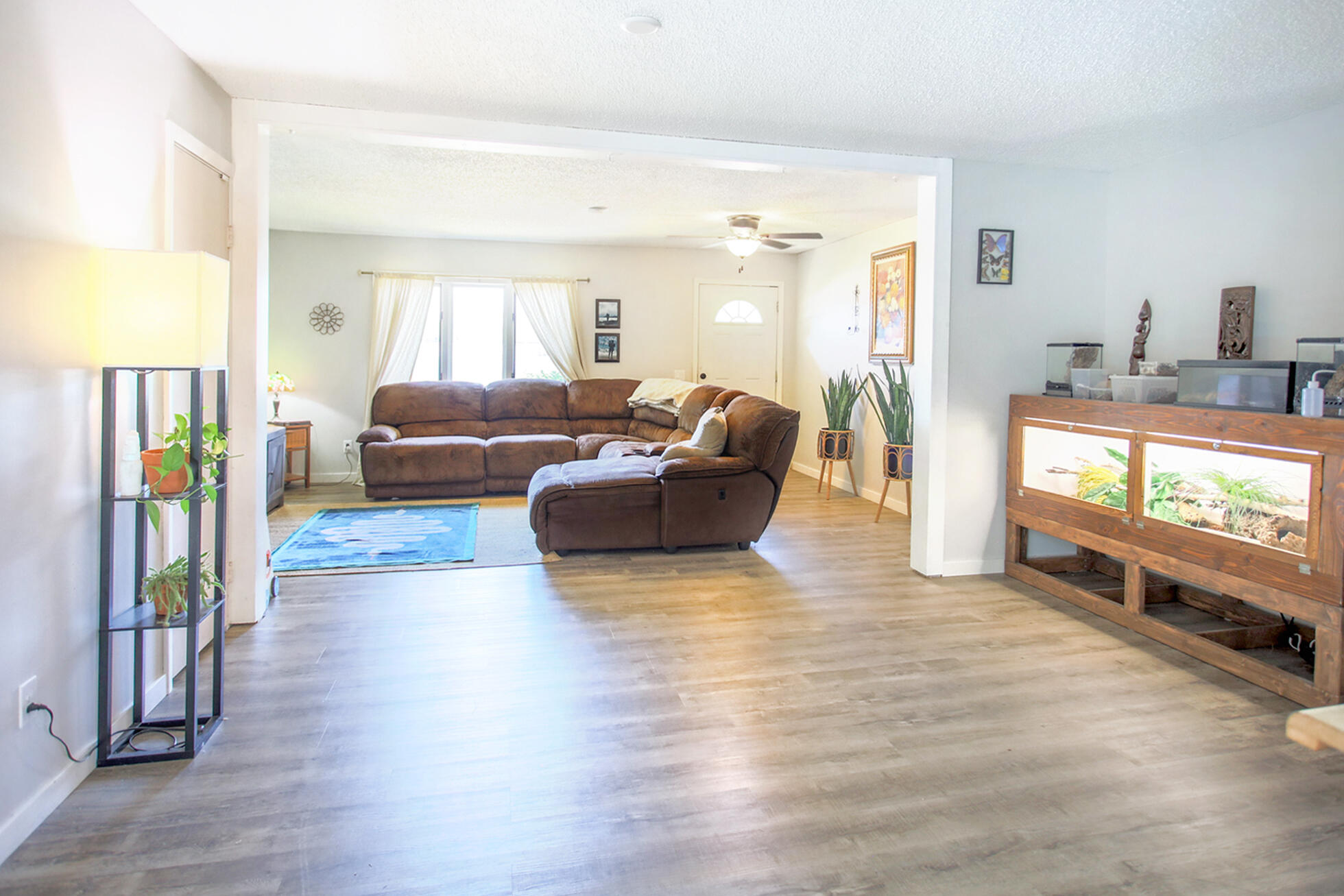 105 S DeKraft Avenue