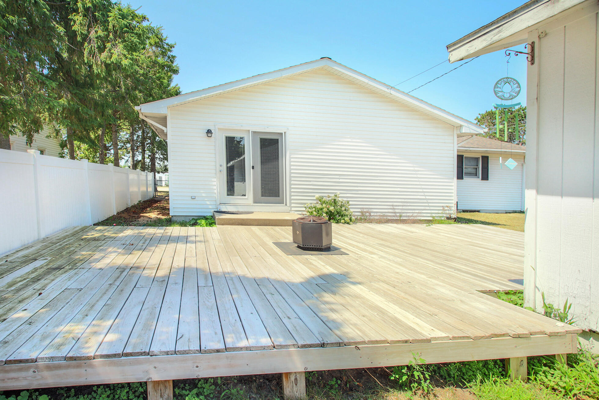 105 S DeKraft Avenue