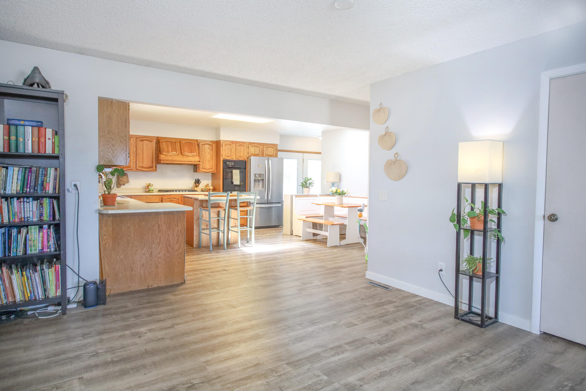 105 S DeKraft Avenue