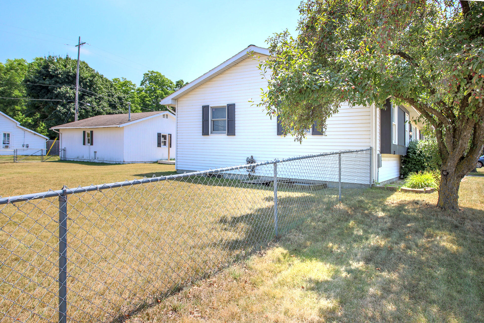 105 S DeKraft Avenue